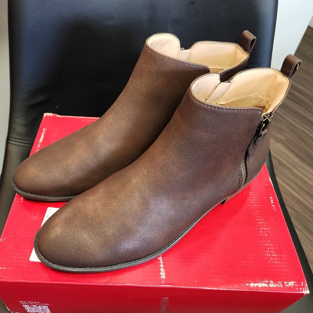 *NEW* Journee Ellis Booties Vintage Chocolate Sz 11M